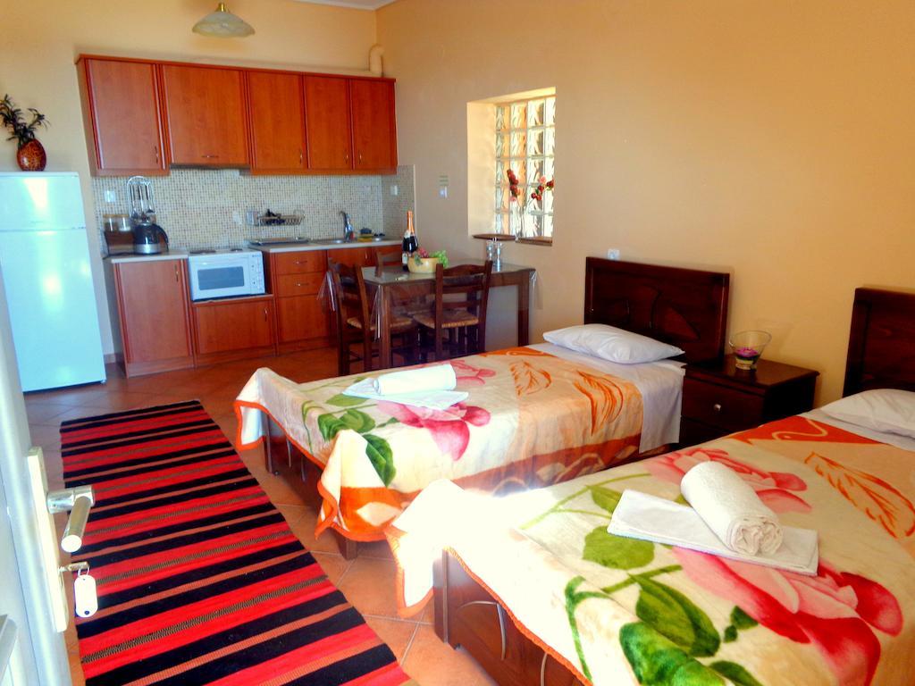 Makronas Apartments Karystos  Extérieur photo